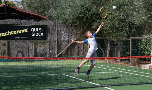 Semplice, praticato da tutti e autoarbitrato: a Gioia del Colle alla scoperta del "touchtennis"